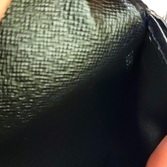 LOUIS VUITTON Epi LV Twist Crossbody Purse Wallet WOC + Original Box - Picture 14 of 17